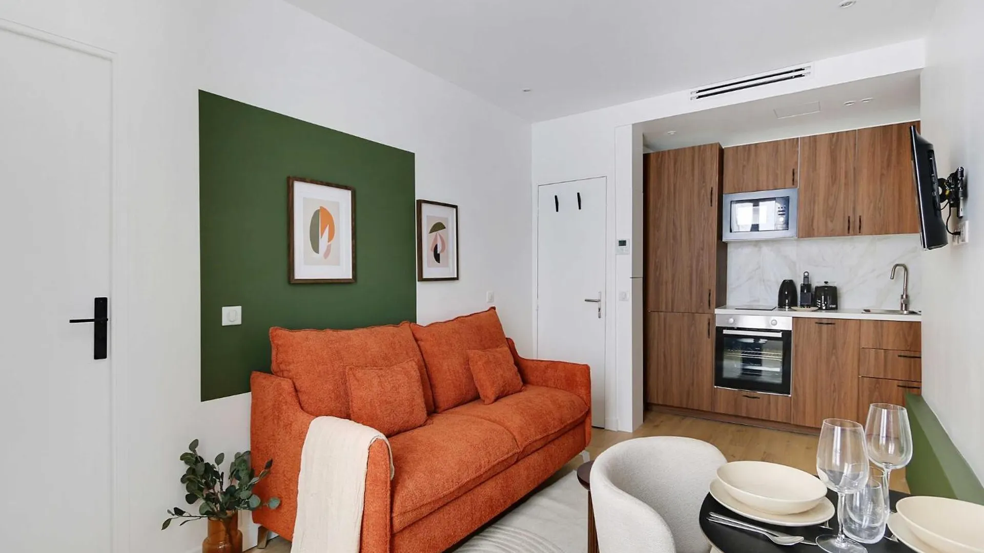 Modern Studio With Ac - 2P- Sacre-C Ur contacts